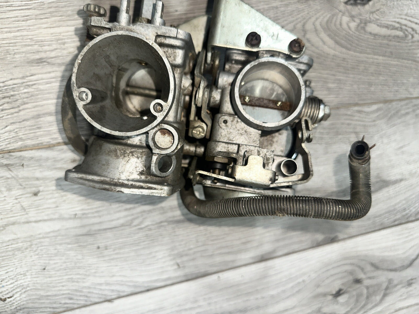 86 Yamaha XV 700 XV700 Virago carbs carburetors set rack 
