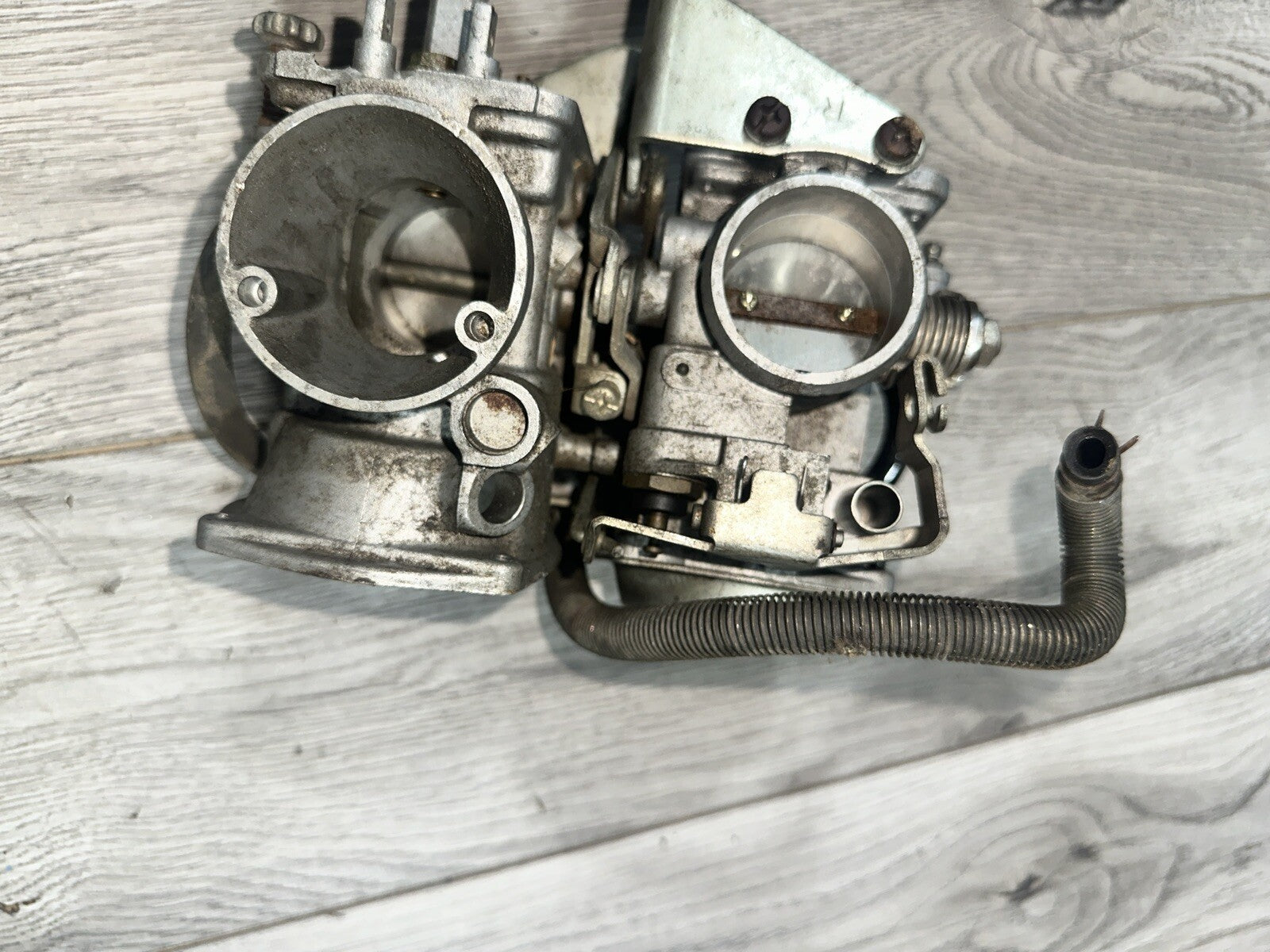 86 Yamaha XV 700 XV700 Virago carbs carburetors set rack 
