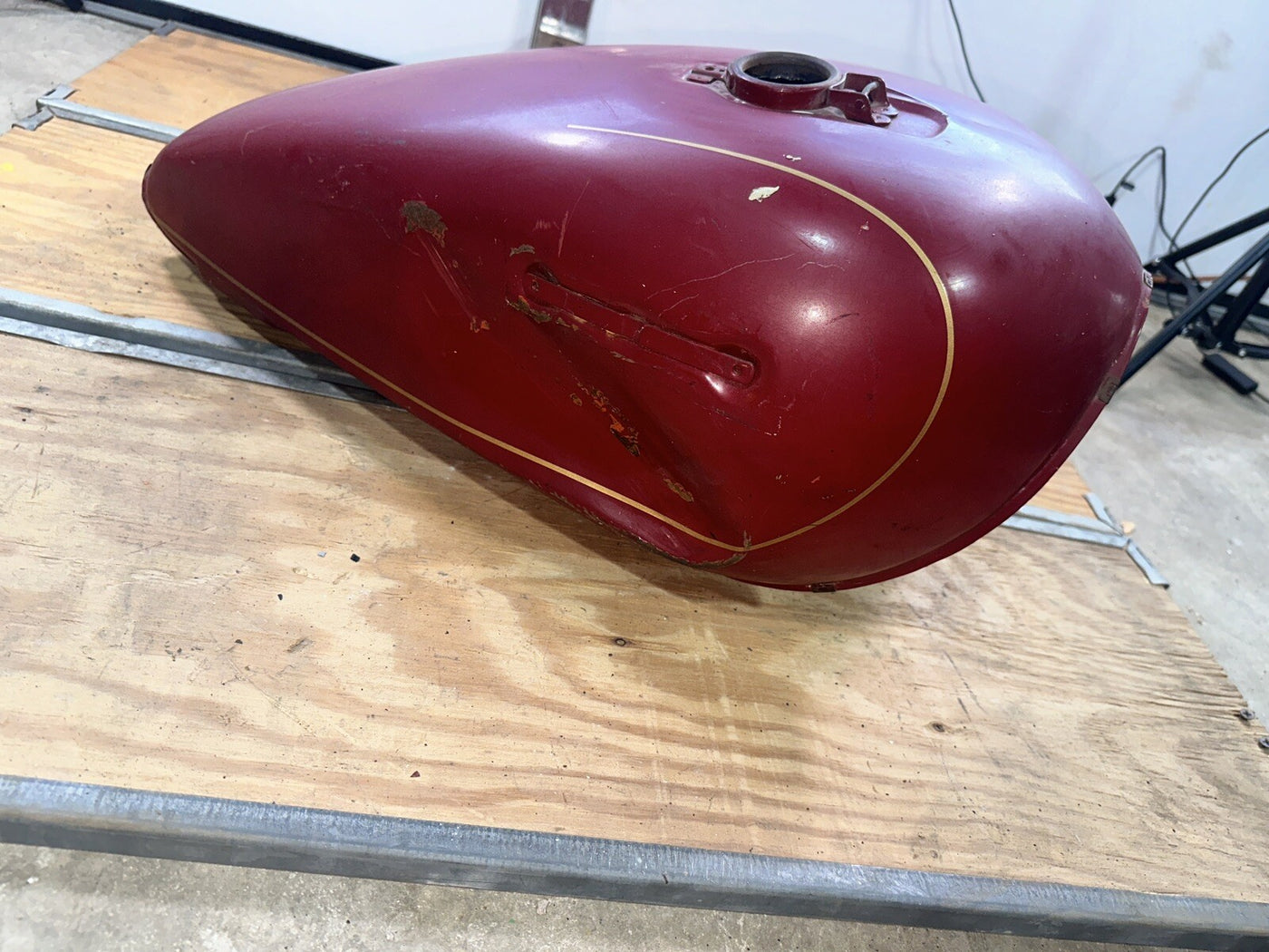 1981 YAMAHA XS850  GAS TANK FUEL TANK PETROL TANK RESERVOIR