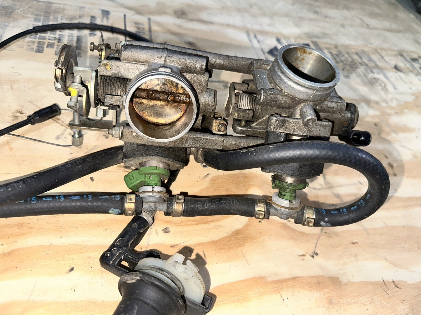 1999 99-01 Ducati 750SS OEM Throttle Bodies Intake Fuel Injectors Hoses