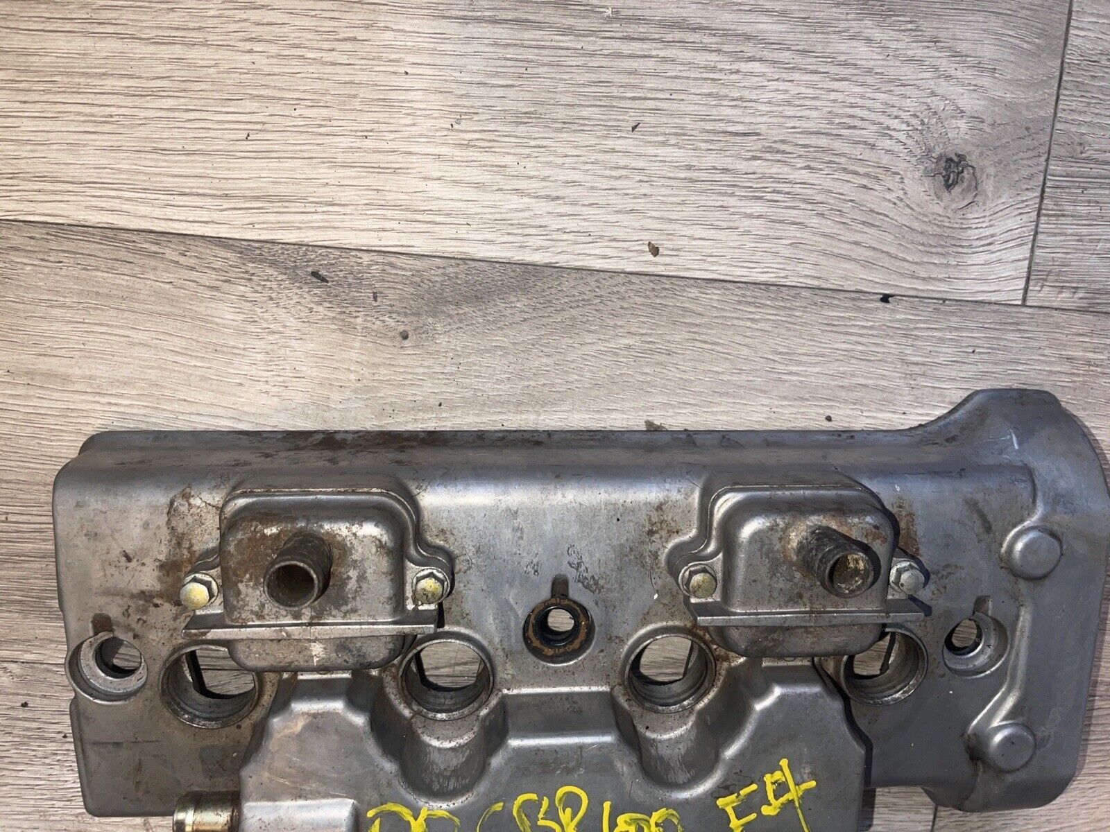 2000 99 00 Honda CBR 600 F4 engine valve cover 