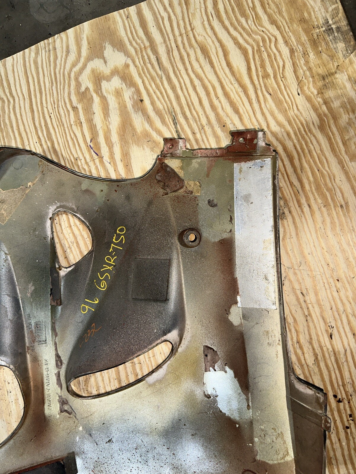 96-99 SUZUKI GSXR750 RIGHT LOWER MID UPPER SIDE FAIRING COWL 