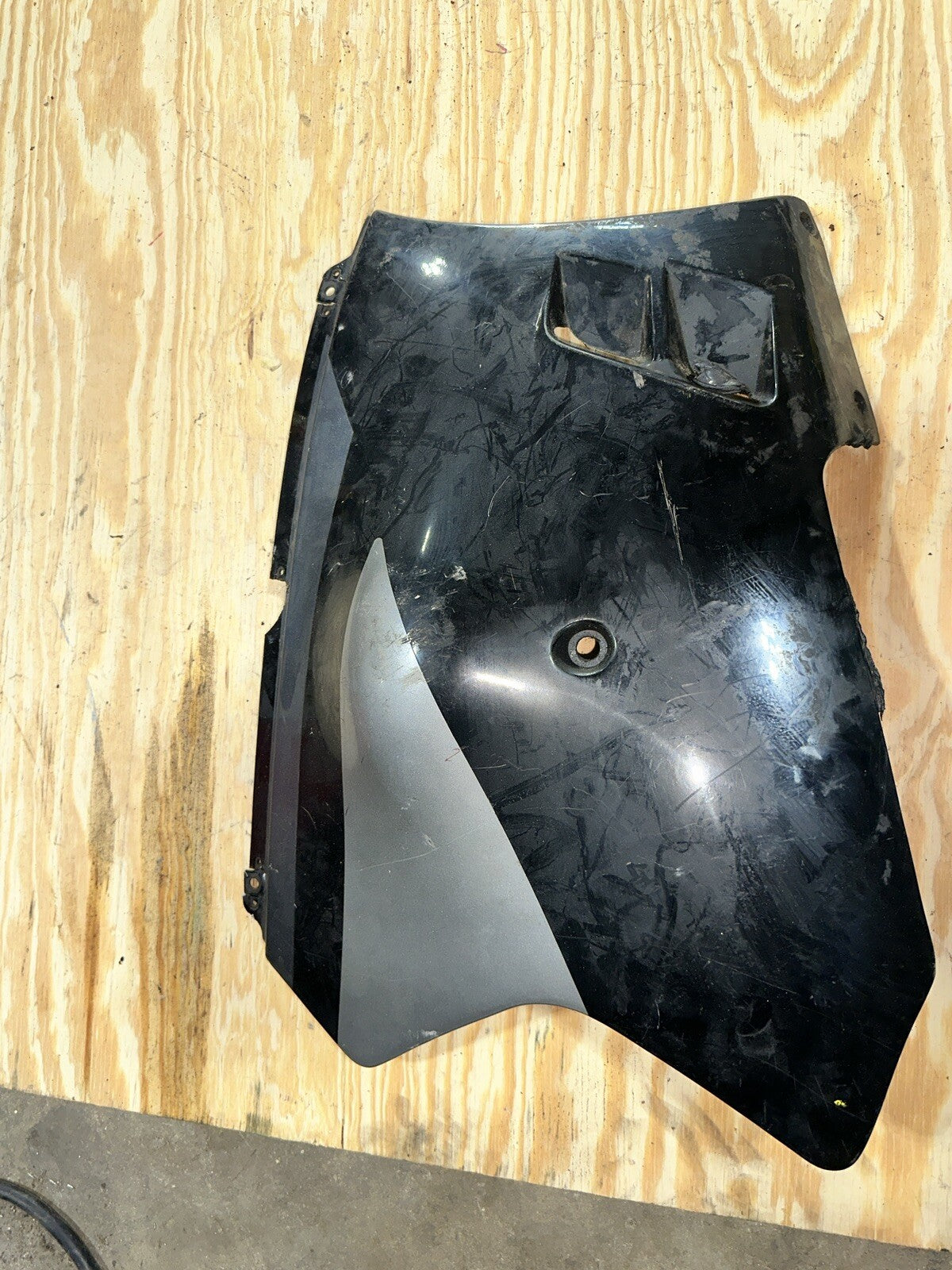 1989 1990 89 90 SUZUKI GSXR1100  FRONT LOWER FAIRING COWL PLASTIC right