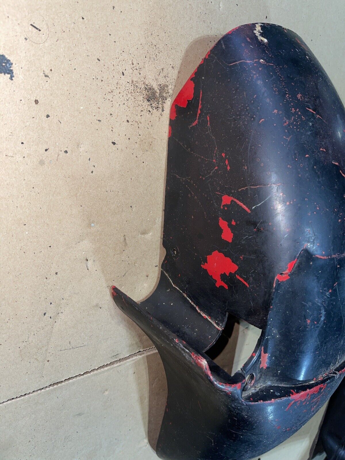 85 86 87 KAWASAKI NINJA ZX 600 ZX600 FRONT FENDER RED mud guard  damaged