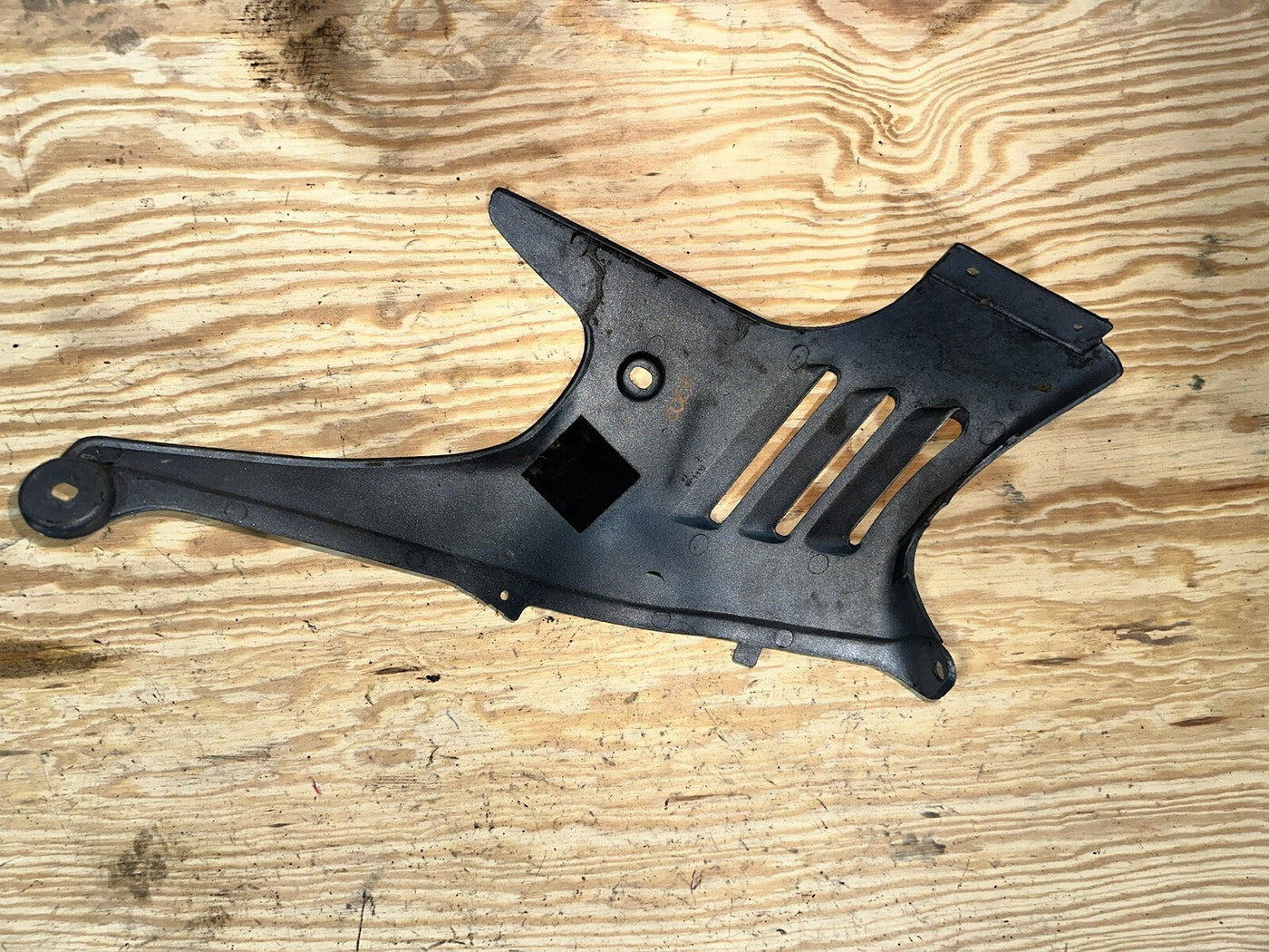 88-97 SUZUKI KATANA 600 GSX600F RIGHT LOWER BOTTOM BELLY SIDE FAIRING COWL 