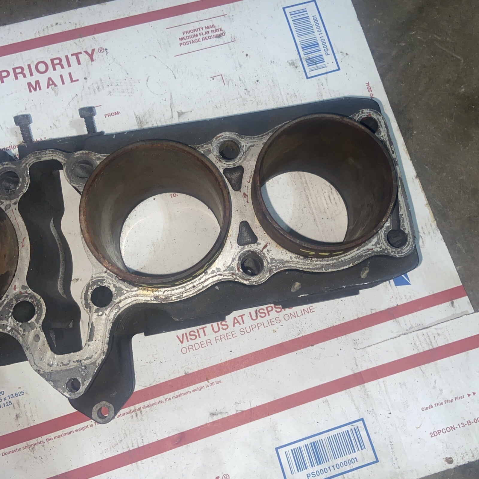 1989 Suzuki GSXR ENGINE MOTOR PISTON CYLINDERS BLOCK JUG