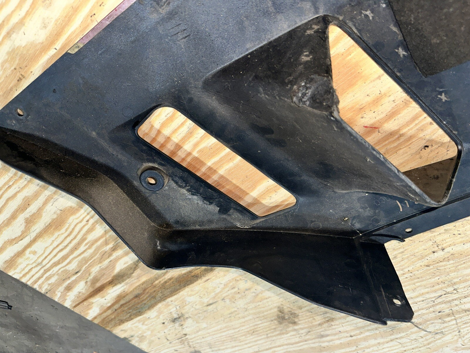 1991 1992 Suzuki GSXR1100 1100 Right Side Fairing Cowling OEM 94431-40C0