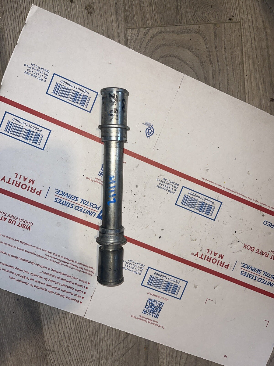 00 01 KAWASAKI ZX9R ZX9 900 NINJA FRONT AXLE WHEEL BOLT STRAIGHT OEM