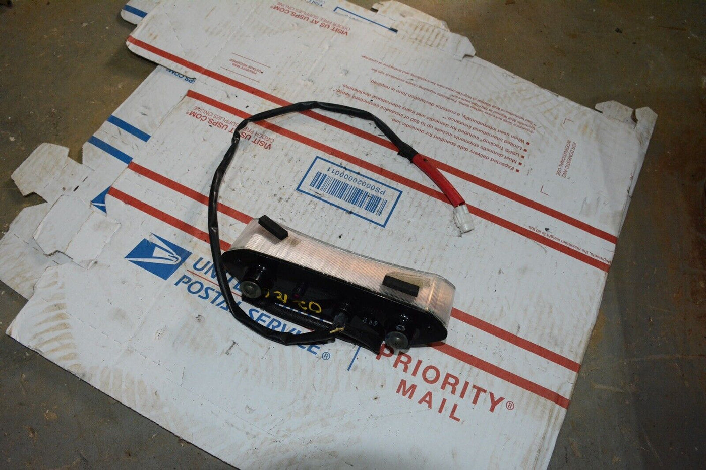 2002 2003 YAMAHA YZF R1 REAR TAIL TAILLIGHT BACK BRAKE LIGHT 5PW-84710-10-00