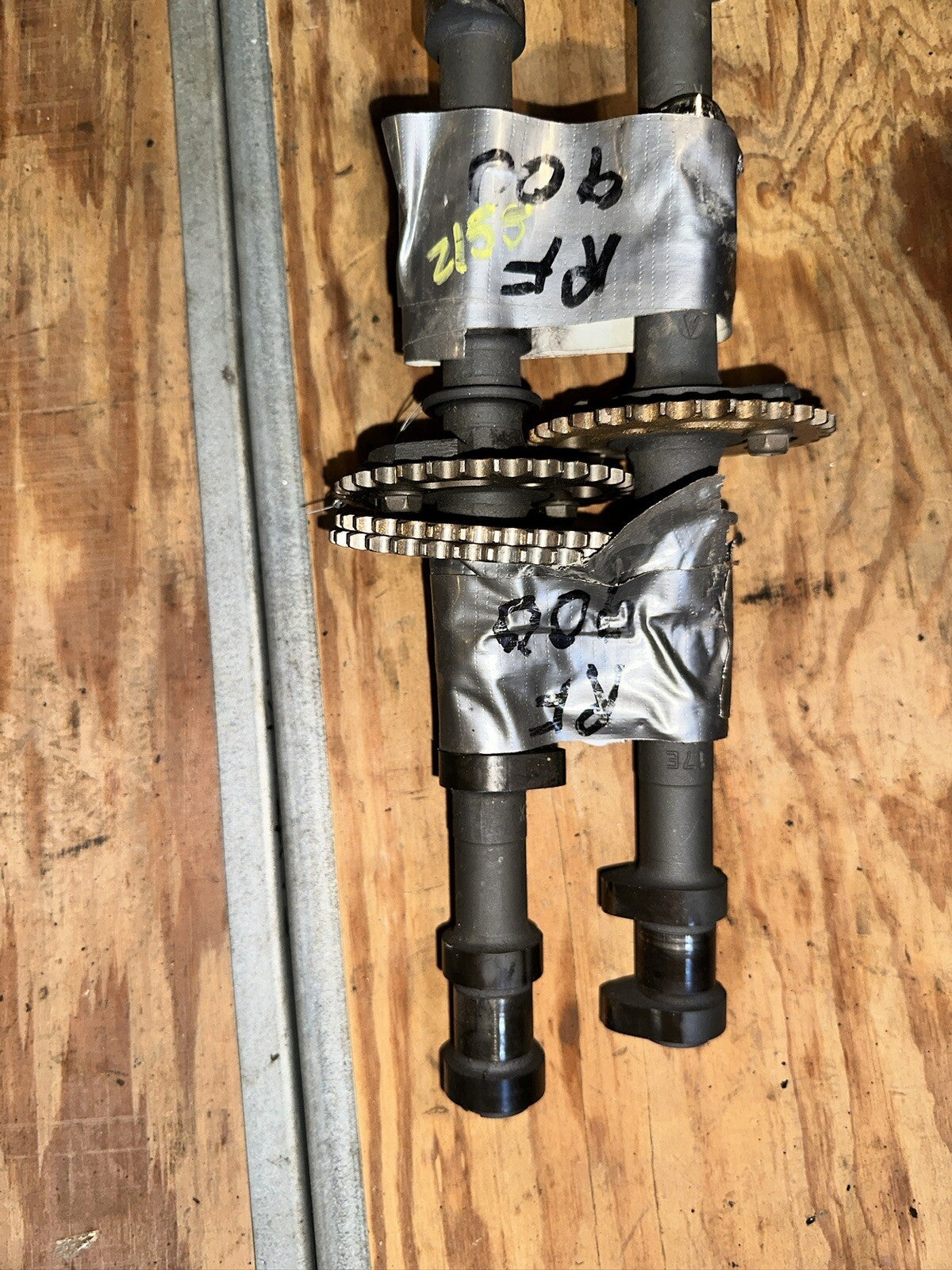 1996 Suzuki RF900R Camshaft Cams Cam Shafts 12711-31e10 12721-31e00