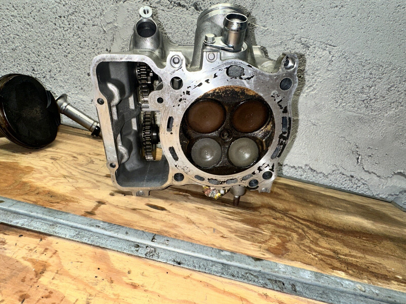 02-06 HONDA RVT1000R RC51 SP2 Engine Motor Cylinder Head REAR