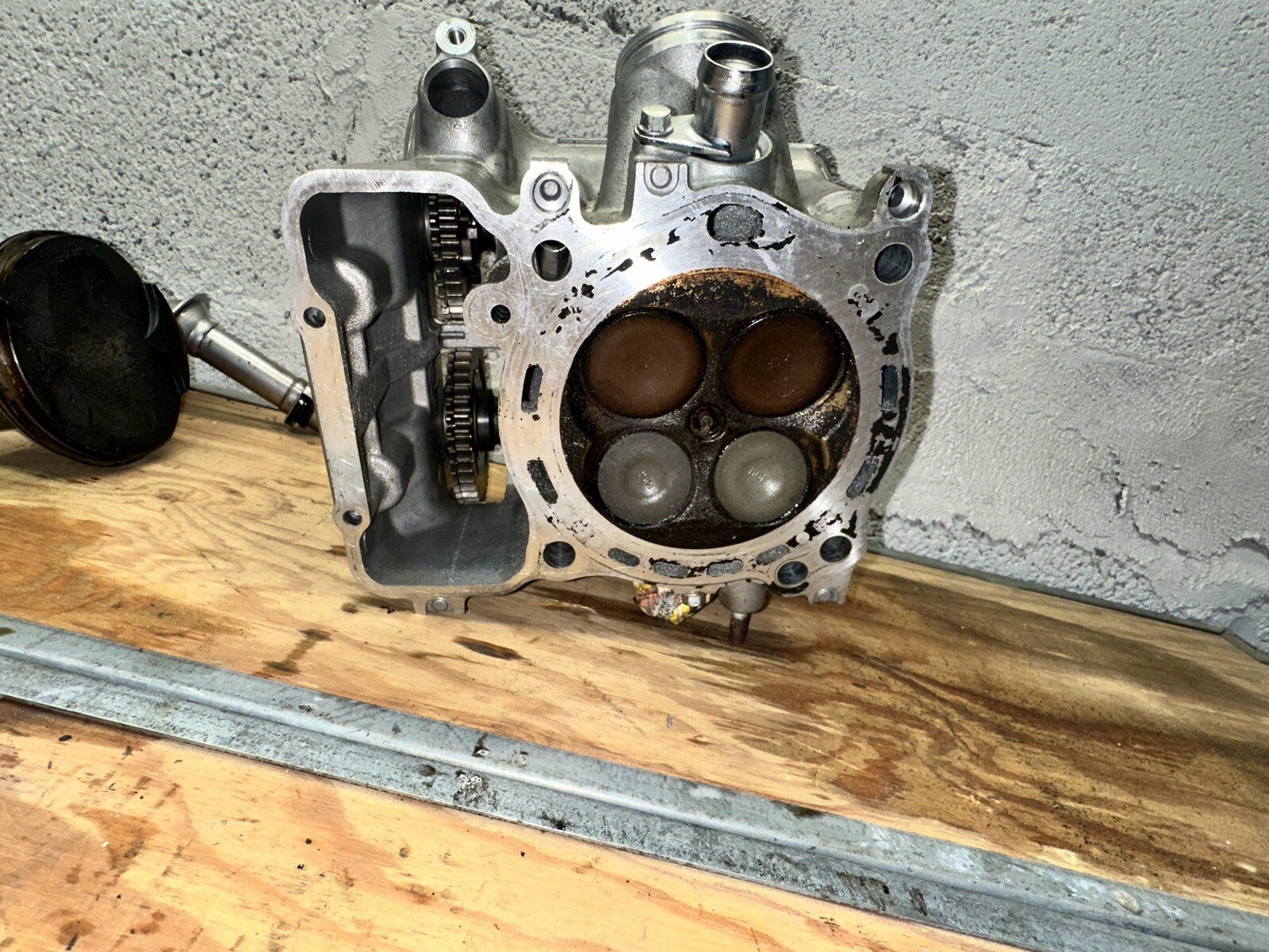 02-06 HONDA RVT1000R RC51 SP2 Engine Motor Cylinder Head REAR