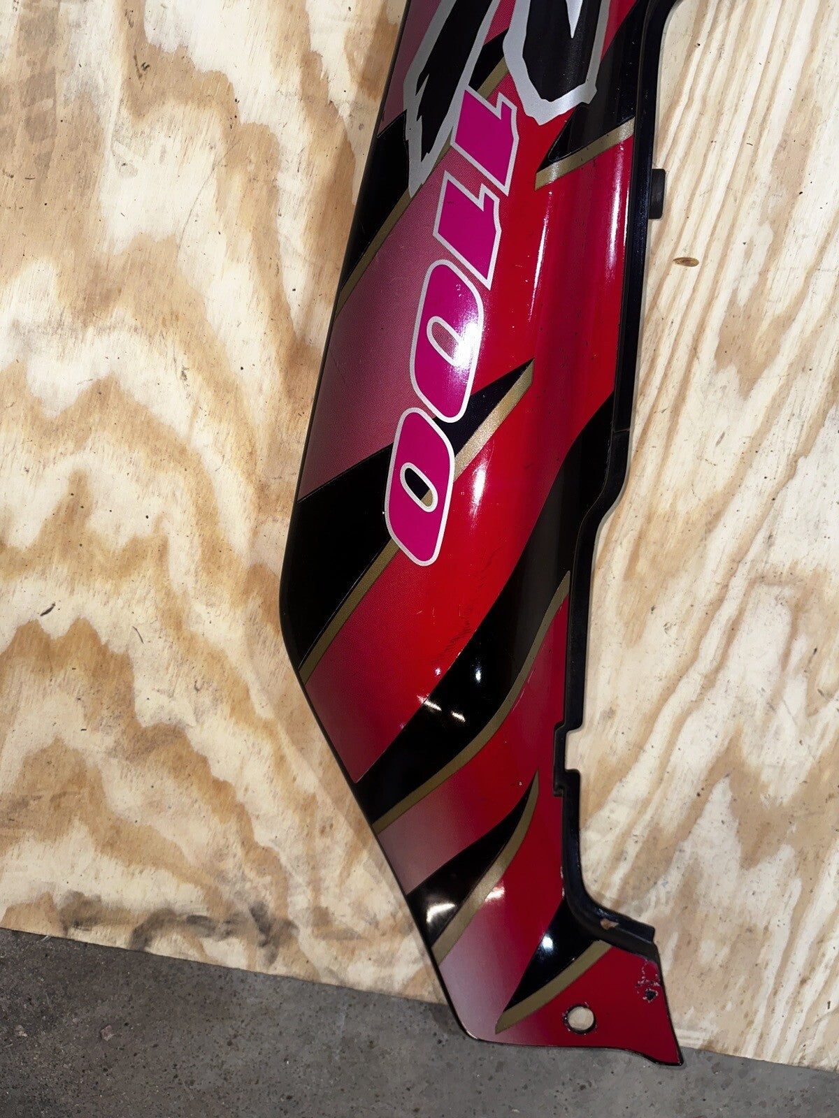 91 92 GSXR1100 RIGHT REAR BACK TAIL FAIRING UNDERTAIL COWL PLASTIC 