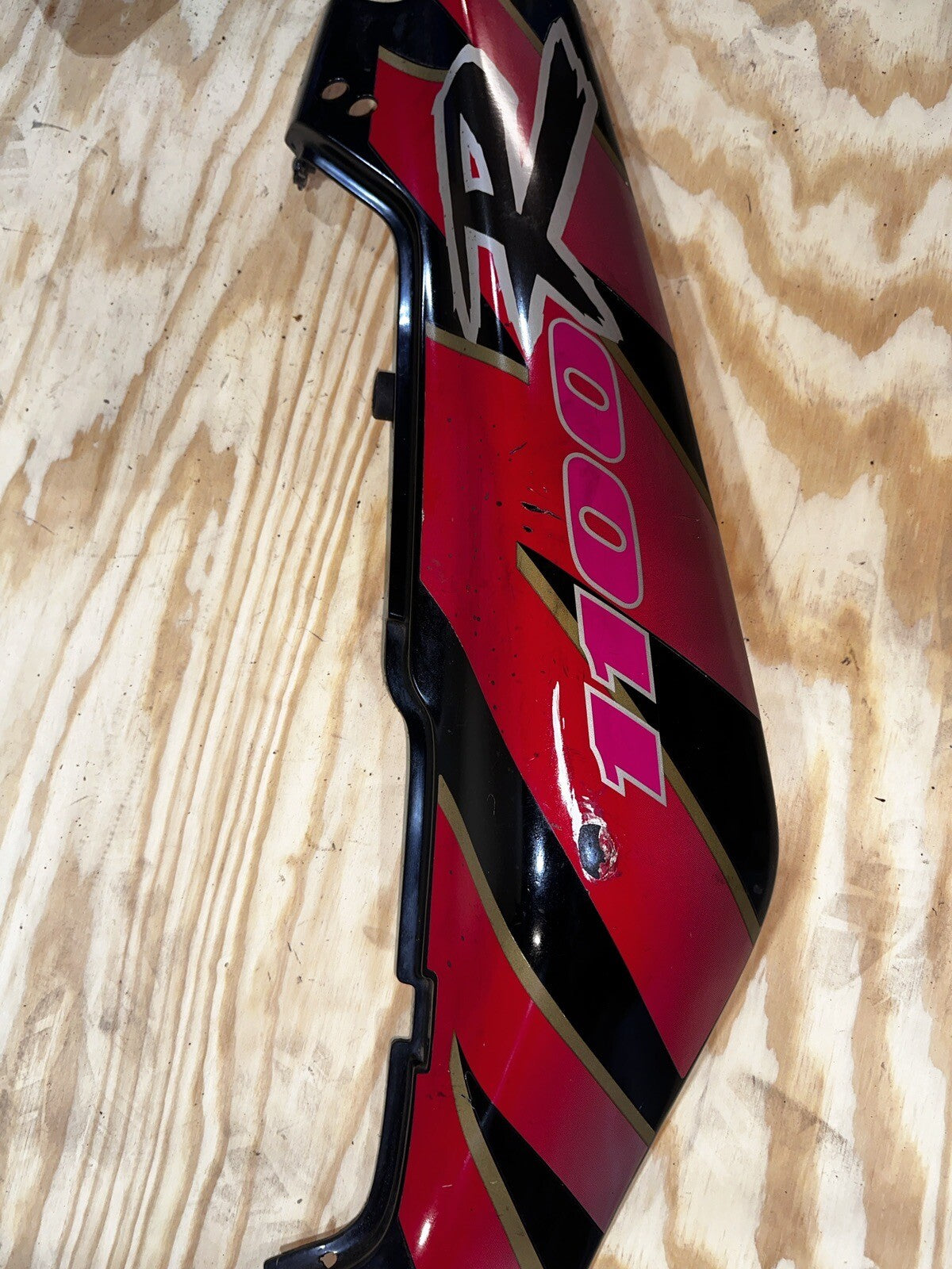 91 92 GSXR1100 LEFT REAR BACK TAIL FAIRING UNDERTAIL COWL PLASTIC