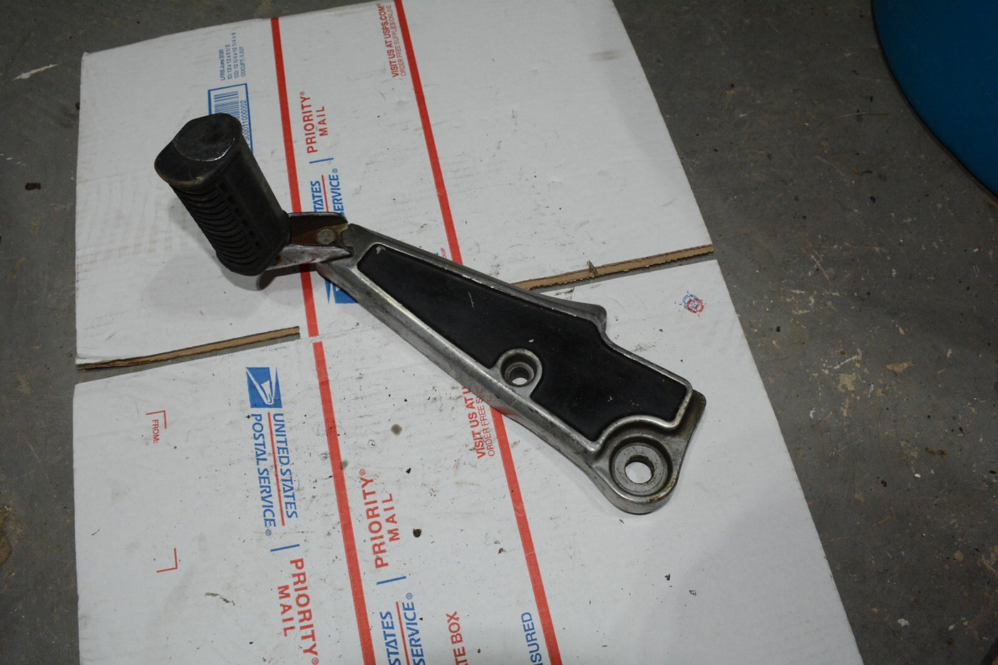 SUZUKI 80 81 82 83 GS1100E GS 1100 LEFT SIDE FOOT PEG BRACKET MOUNT OEM