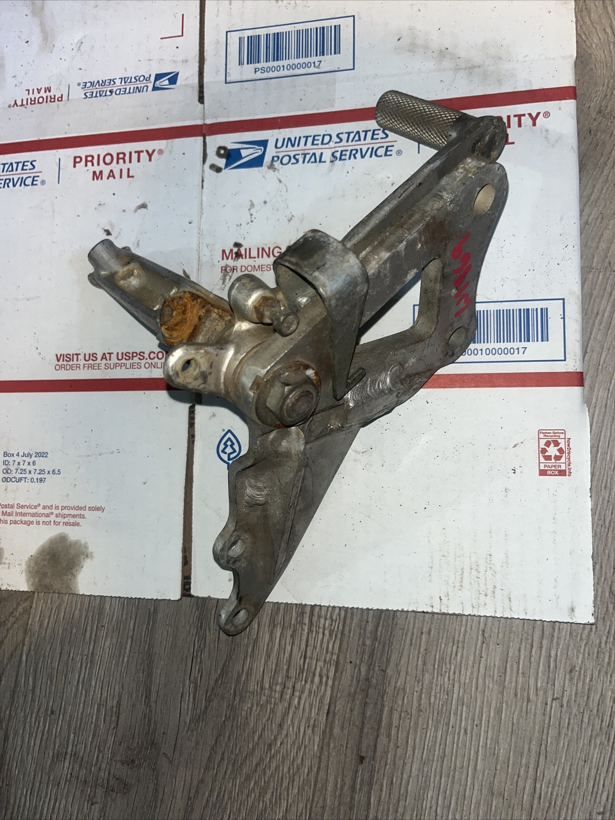 92 SUZUKI GSXR1100 RIGHT REARSET REAR SET DRIVER PEG BRACKET MOUNT