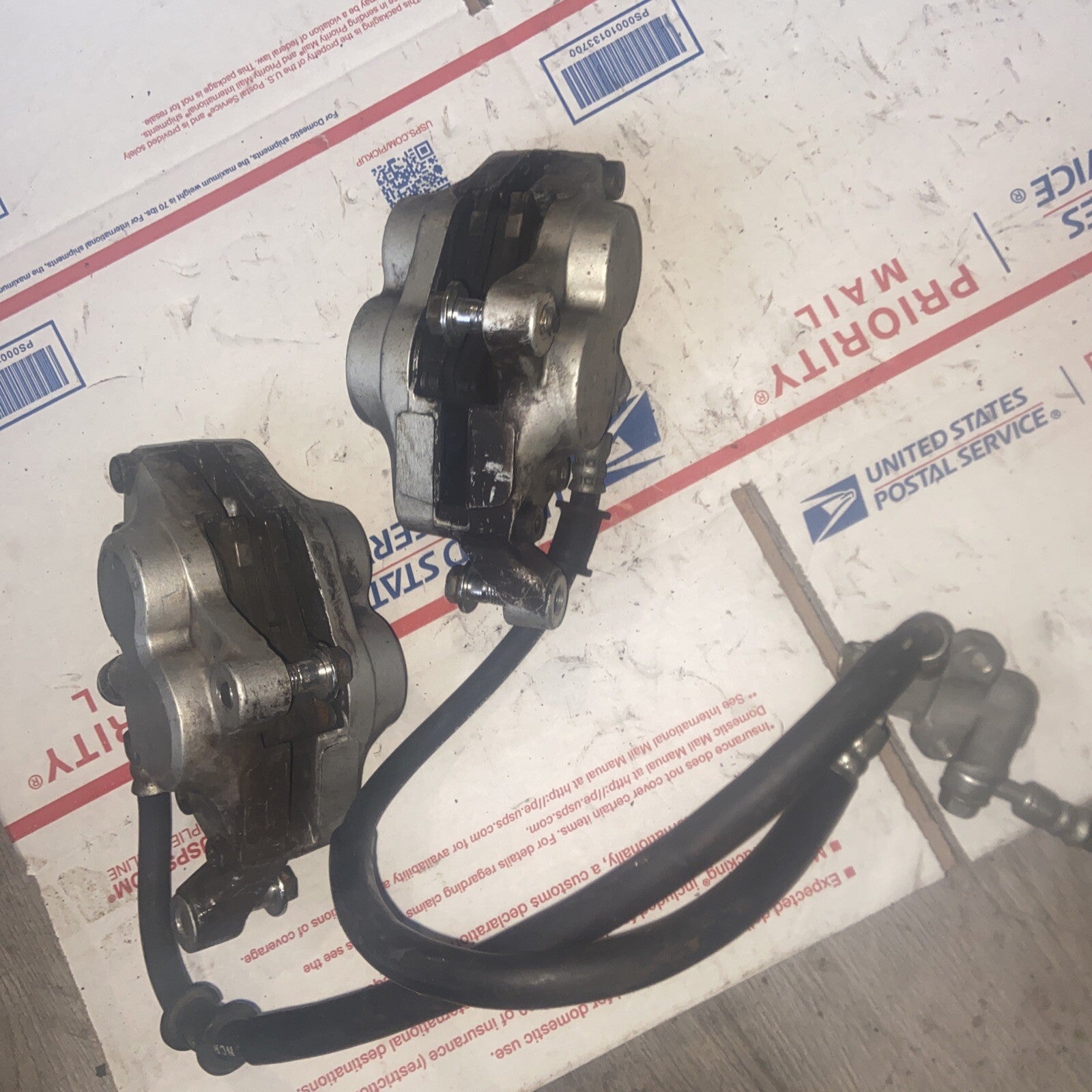 1982 YAMAHA FZR600 BRAKE CALIPER SET