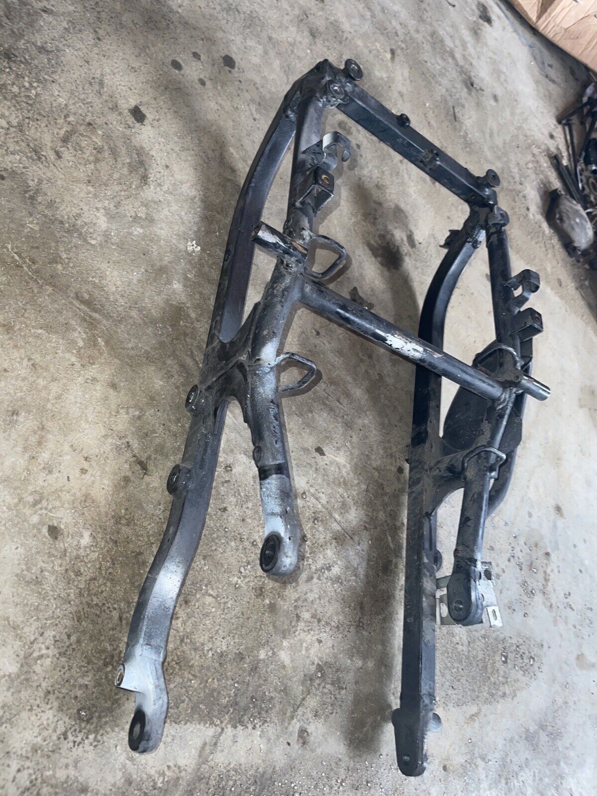99 00 01 02 03 04 05 06 07 SUZUKI HAYABUSA GSX1300R  REAR SUBFRAME SUB STRAIGHT