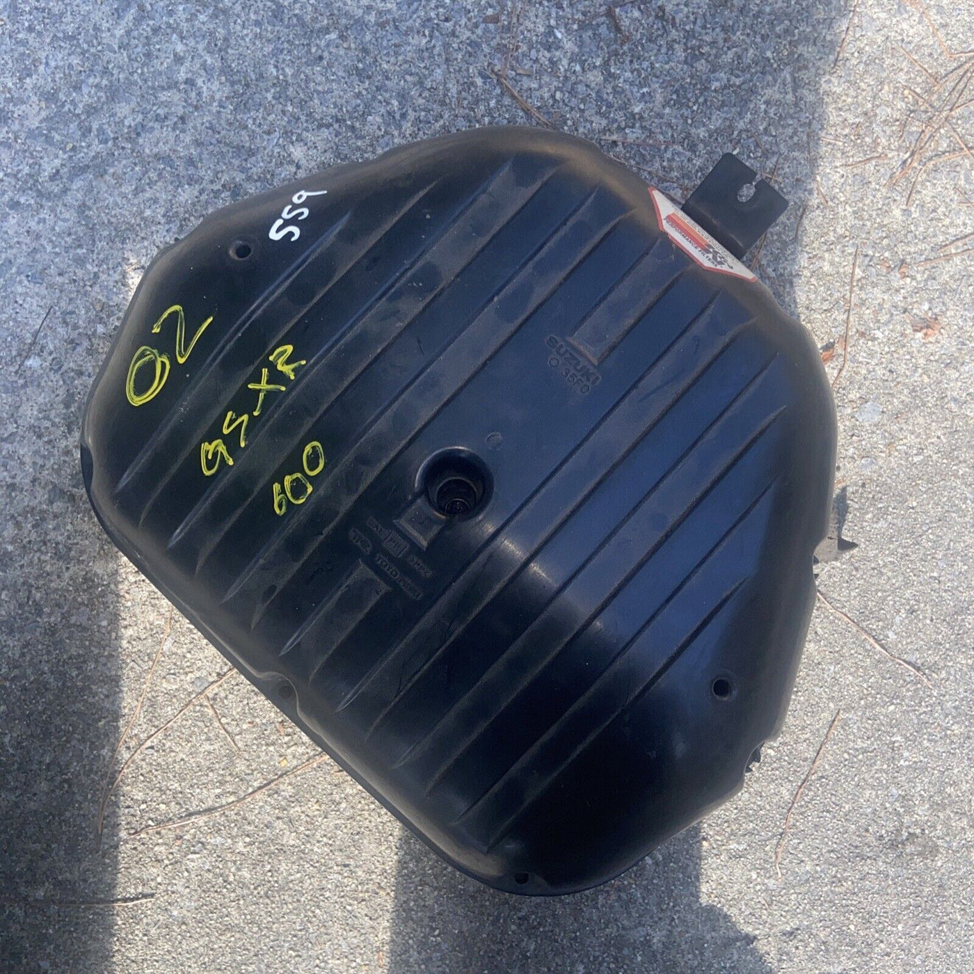 01 02 03 Suzuki GSXR 750 Air Box Filter Cleaner Housing