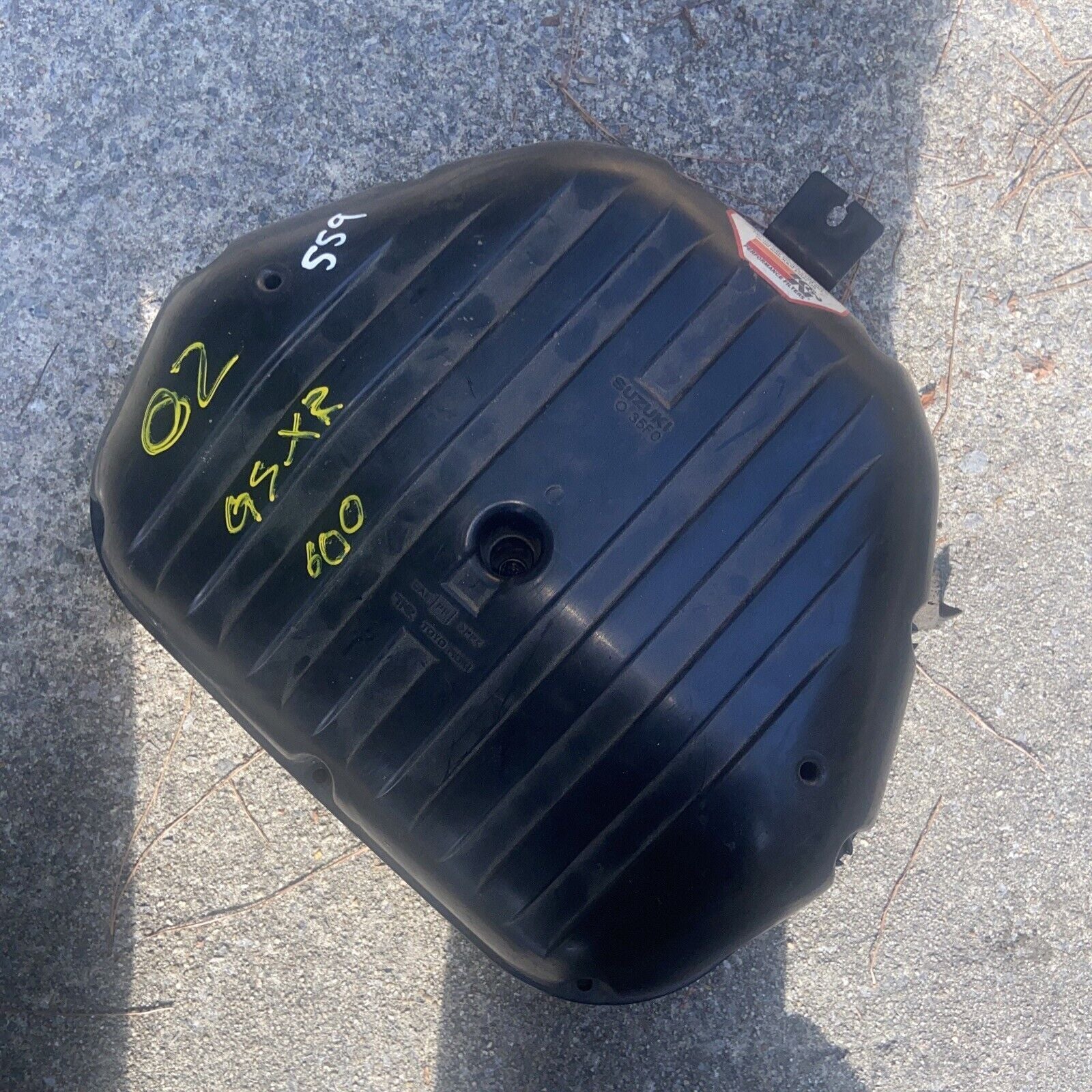 01 02 03 Suzuki GSXR 750 Air Box Filter Cleaner Housing