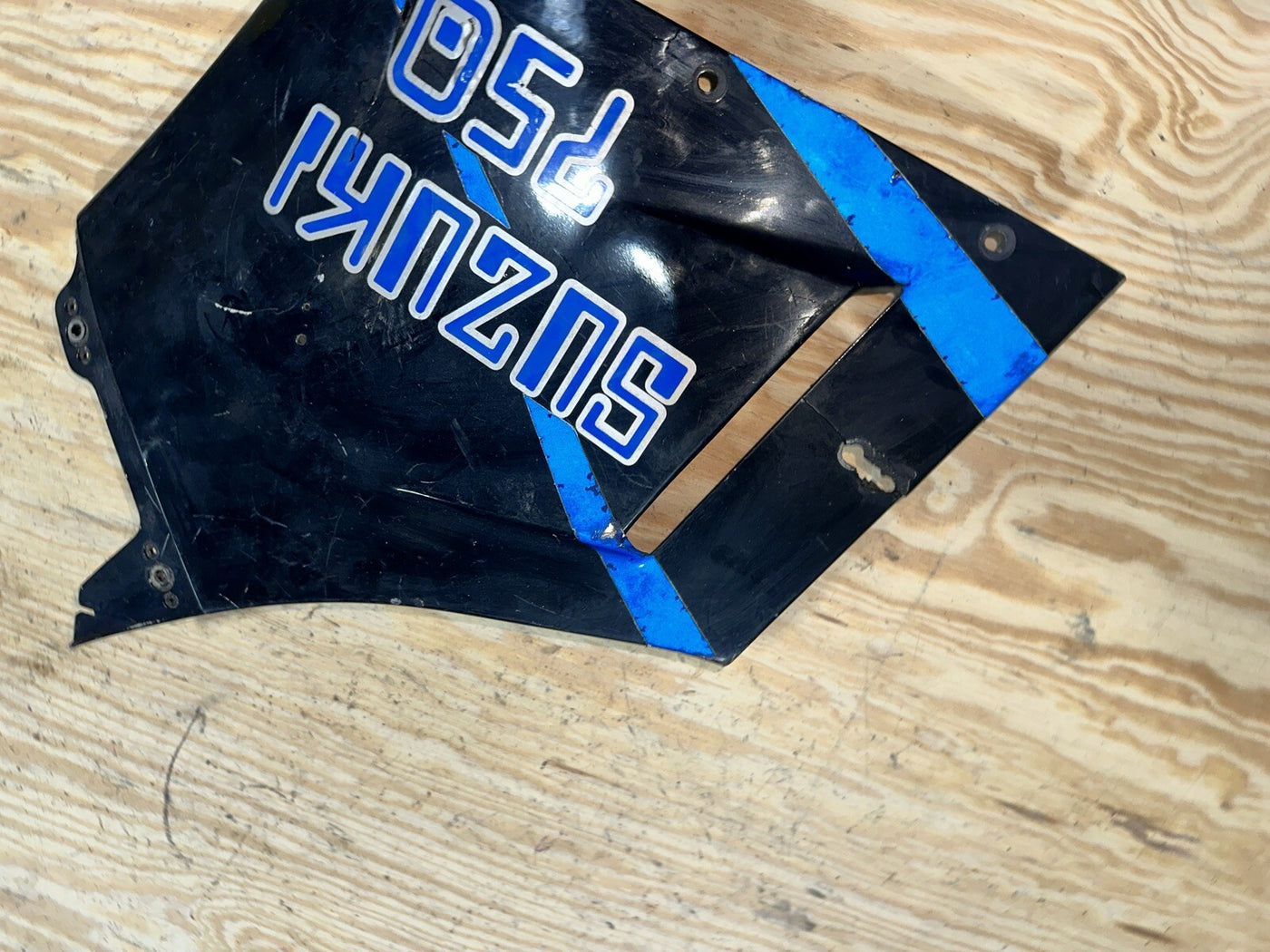 86-88 Suzuki GSXR 750 Right Side Fairing Cowling 94440-27A0 Cracks