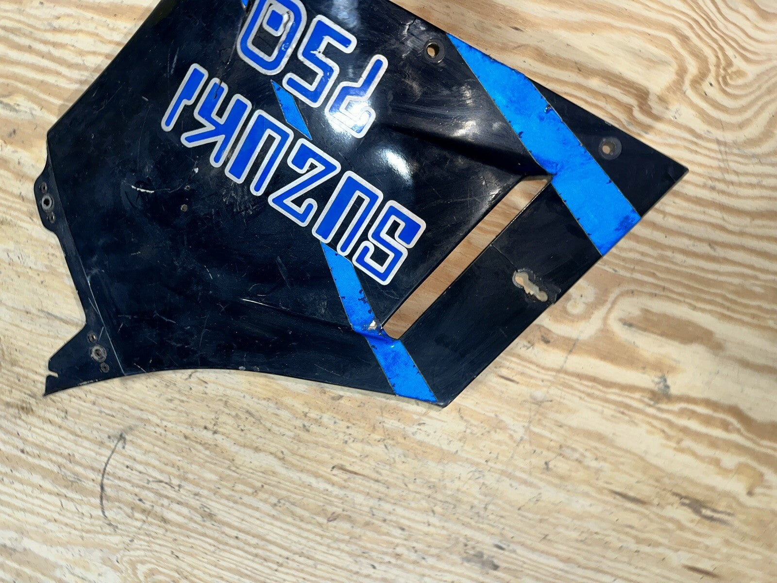 86-88 Suzuki GSXR 750 Right Side Fairing Cowling 94440-27A0 Cracks