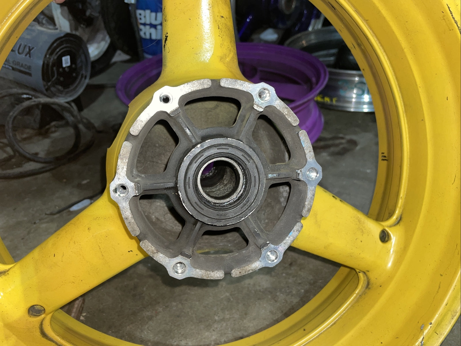 99 00 01 02 YAMAHA YZF R6 REAR WHEEL RIM ROTOR OEM STRAIGHT #0194