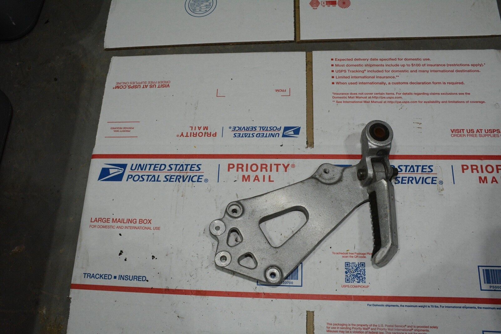86-87 SUZUKI GSXR1100 REAR BACK PASSENGER PEG SET PAIR
