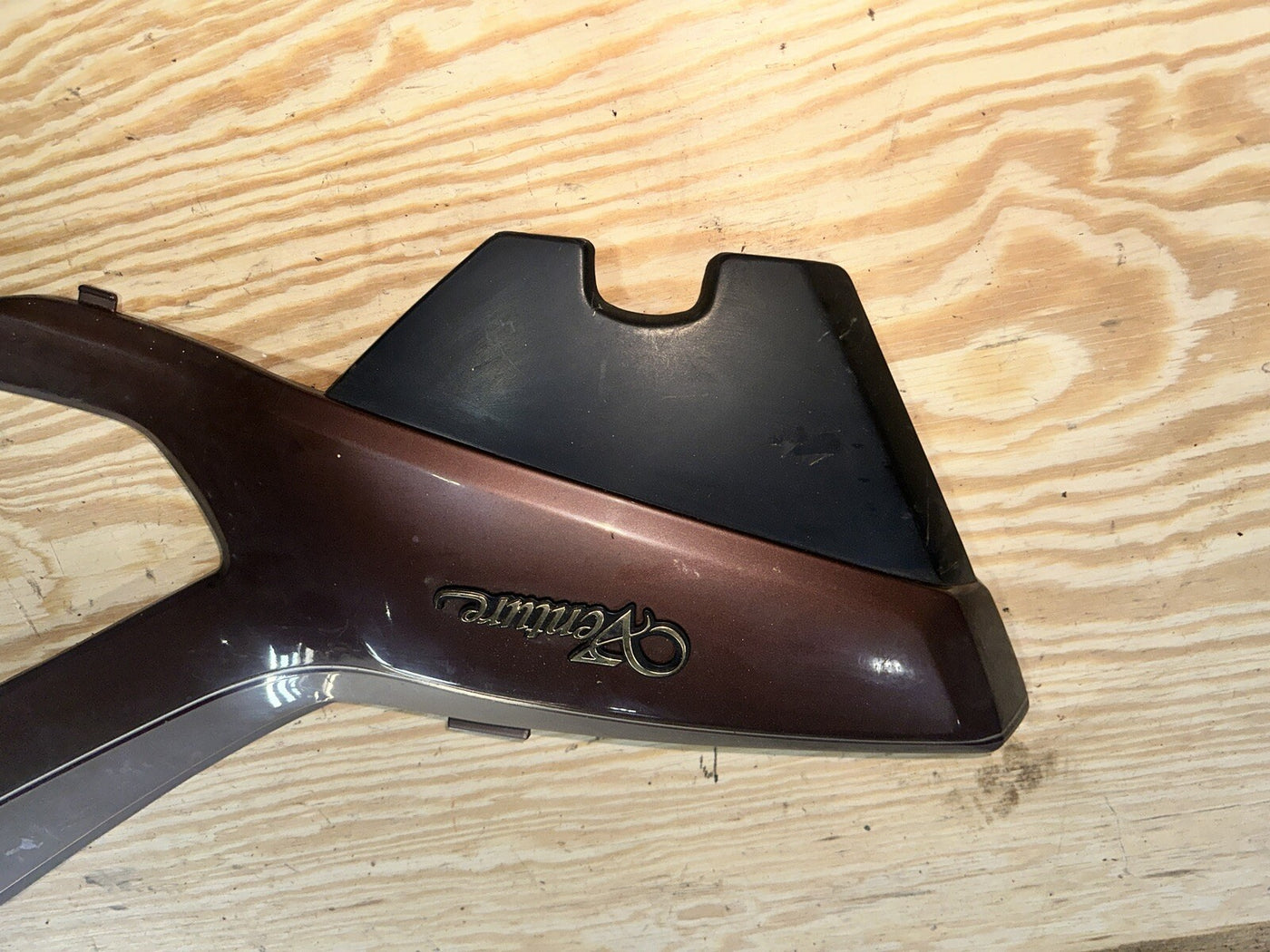 83-85 YAMAHA VENTURE ROYALE XVZ1200D RIGHT MID SIDE FAIRING COWL PLASTIC COVER