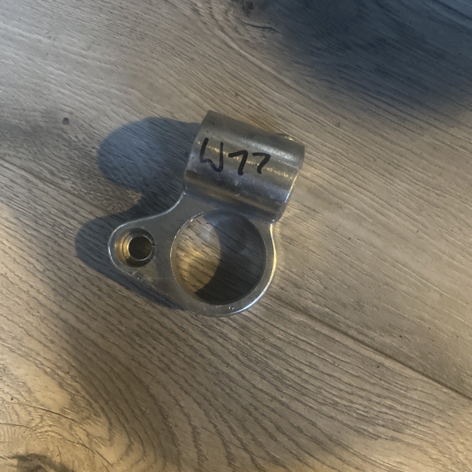 94 SUZUKI GSX 600 F KATANA RIGHT HANDLE BAR CLAMP GSX600