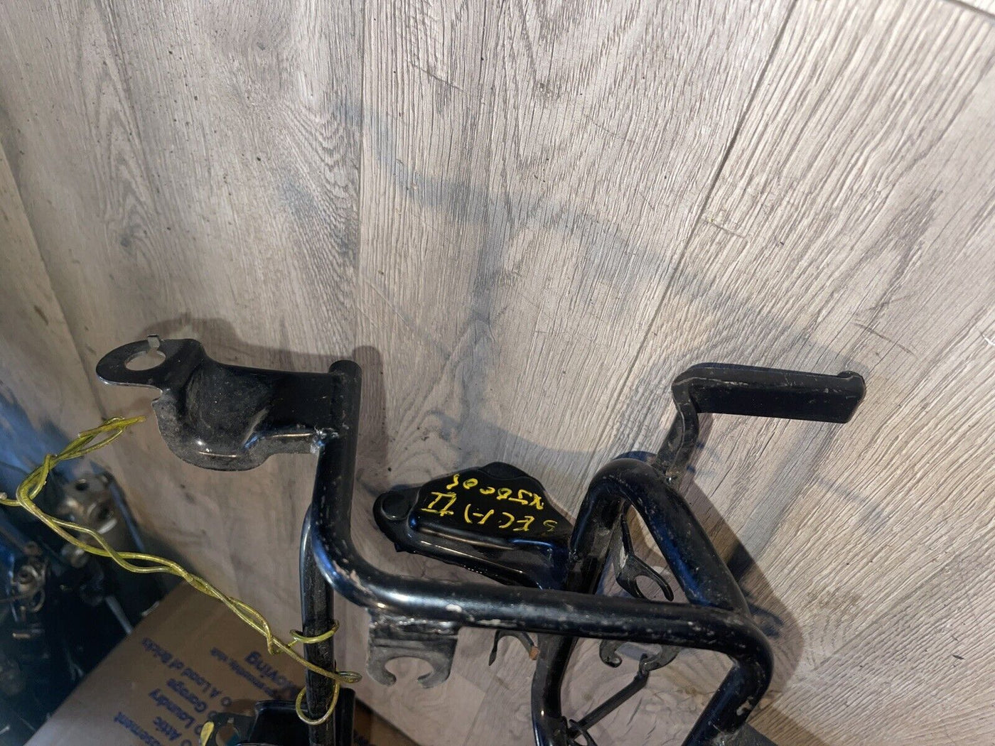 YAMAHA 92-98 SECA II 600 94-96 XJ600S OEM UPPER FAIRING MIRROR GAUGES STAY