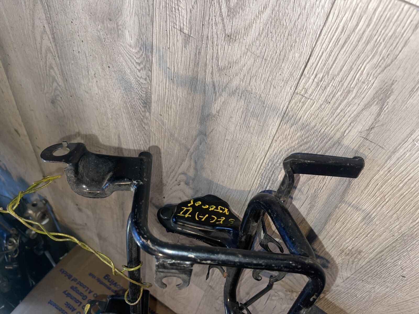 YAMAHA 92-98 SECA II 600 94-96 XJ600S OEM UPPER FAIRING MIRROR GAUGES STAY