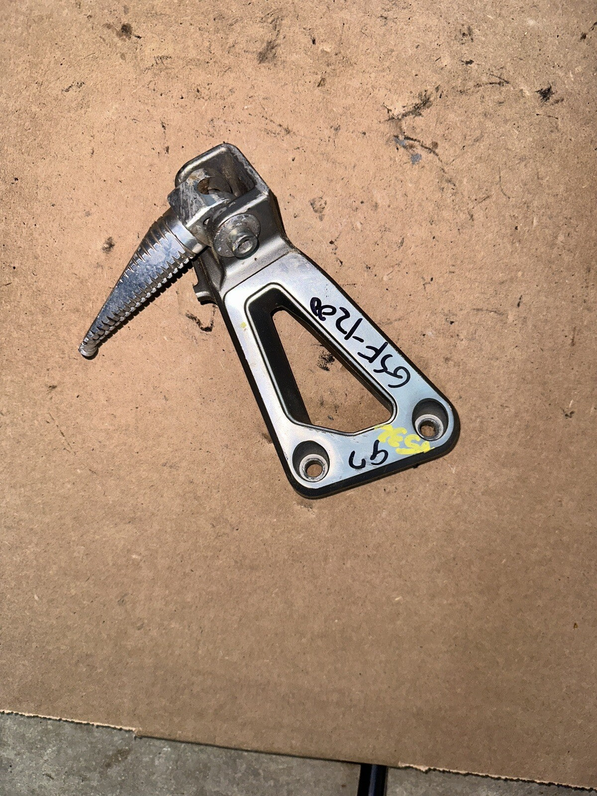 96-00 Bandit 1200S REAR BACK PASSENGER FOOT PEG LEFT BRACKET REST