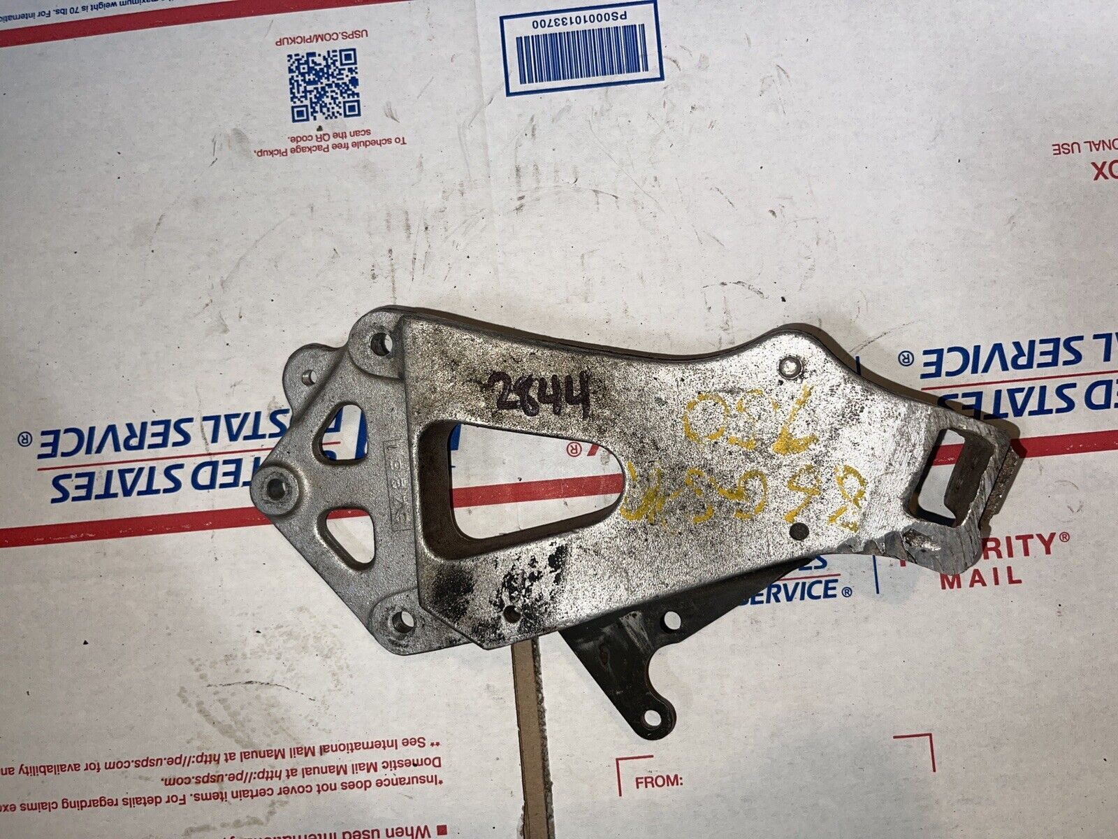 1986 Suzuki Gsxr750  Right Rear Back Passenger Peg Mount GSXR 750 86