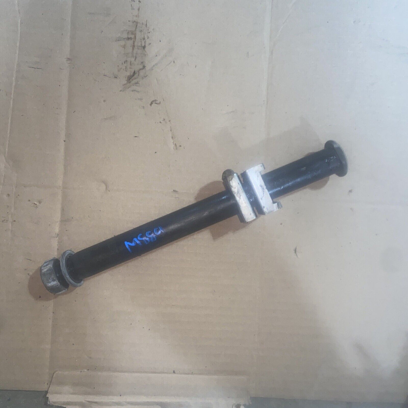 1999 YAMAHA YZF R6 5EB REAR WHEEL AXLE SPINDLE SHAFT & SPACERS