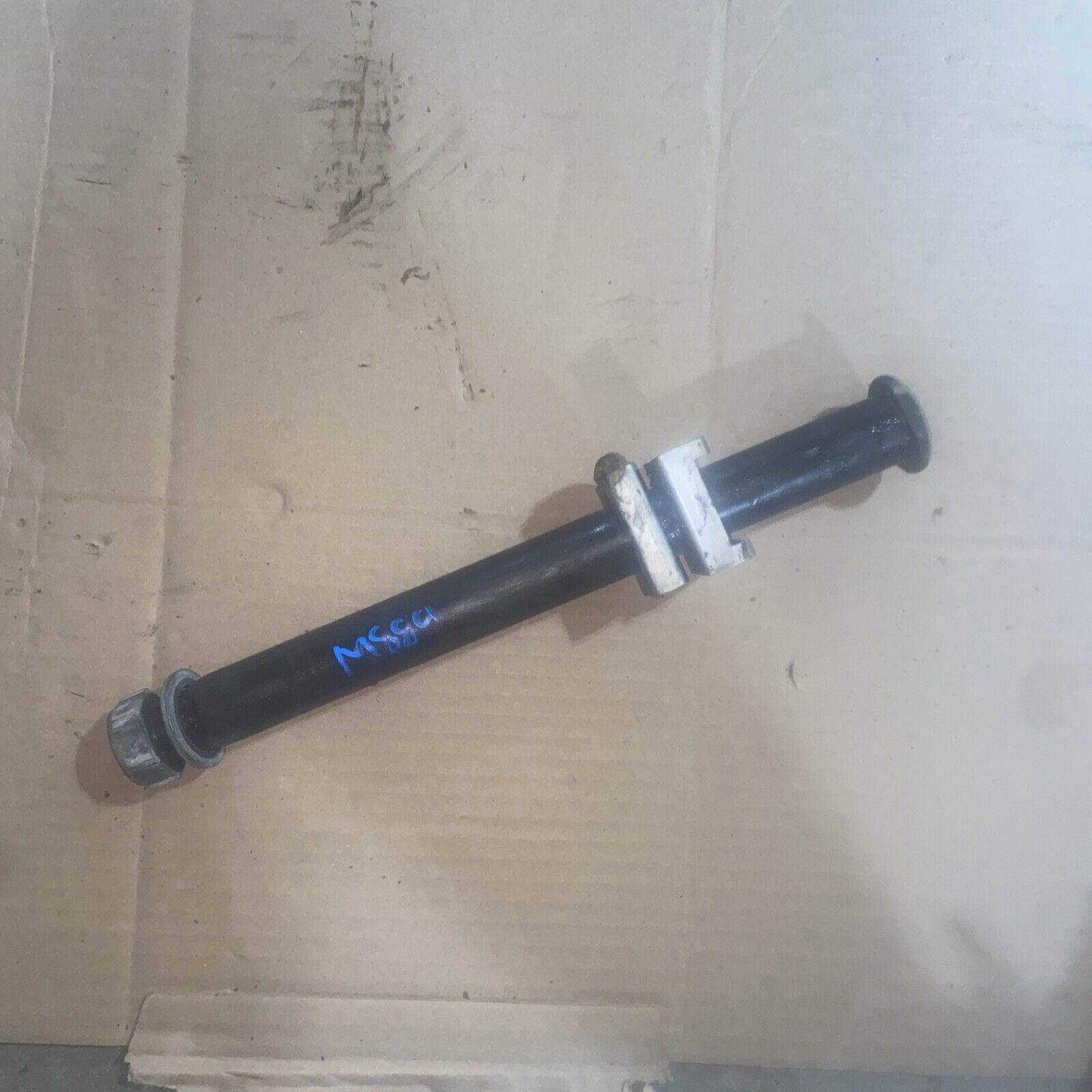 1999 YAMAHA YZF R6 5EB REAR WHEEL AXLE SPINDLE SHAFT & SPACERS