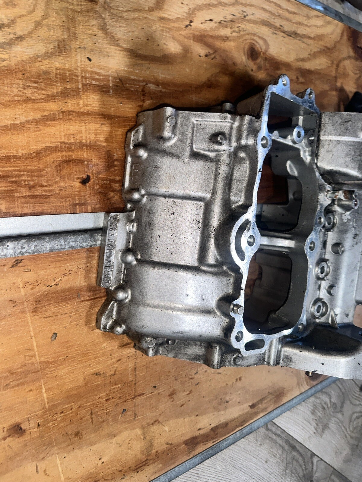 2007 KAWASAKI NINJA EX650R ENGINE CASES W/ BOLT EX 650R 650 06 07 08