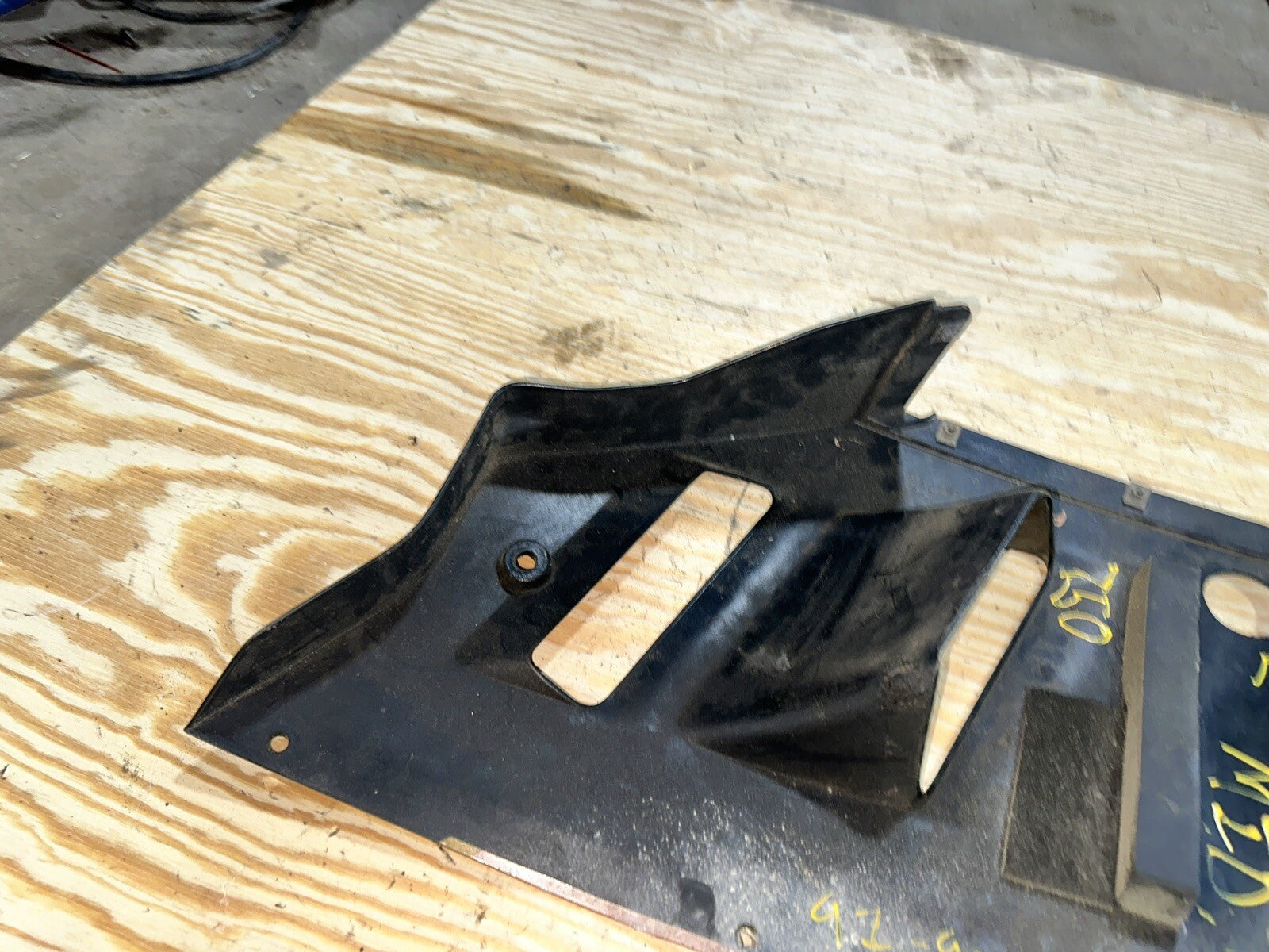 91 92 GSXR1100 LEFT MID SIDE FAIRING COWL PLASTIC OEM