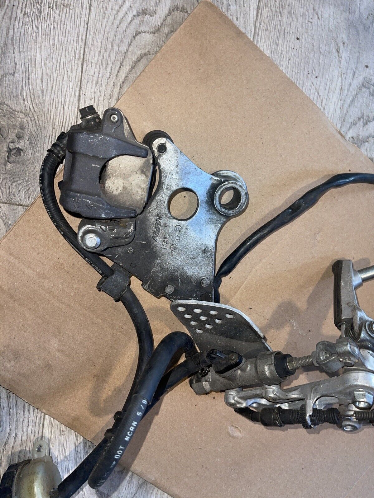 00 01 Honda CBR929 CBR 929 Rear Brake Caliper Mount Bracket Back OEM 2001