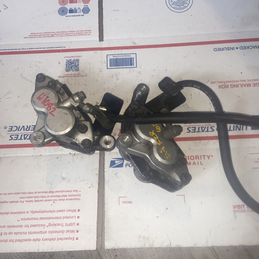 1982 YAMAHA FZR600 BRAKE CALIPER SET