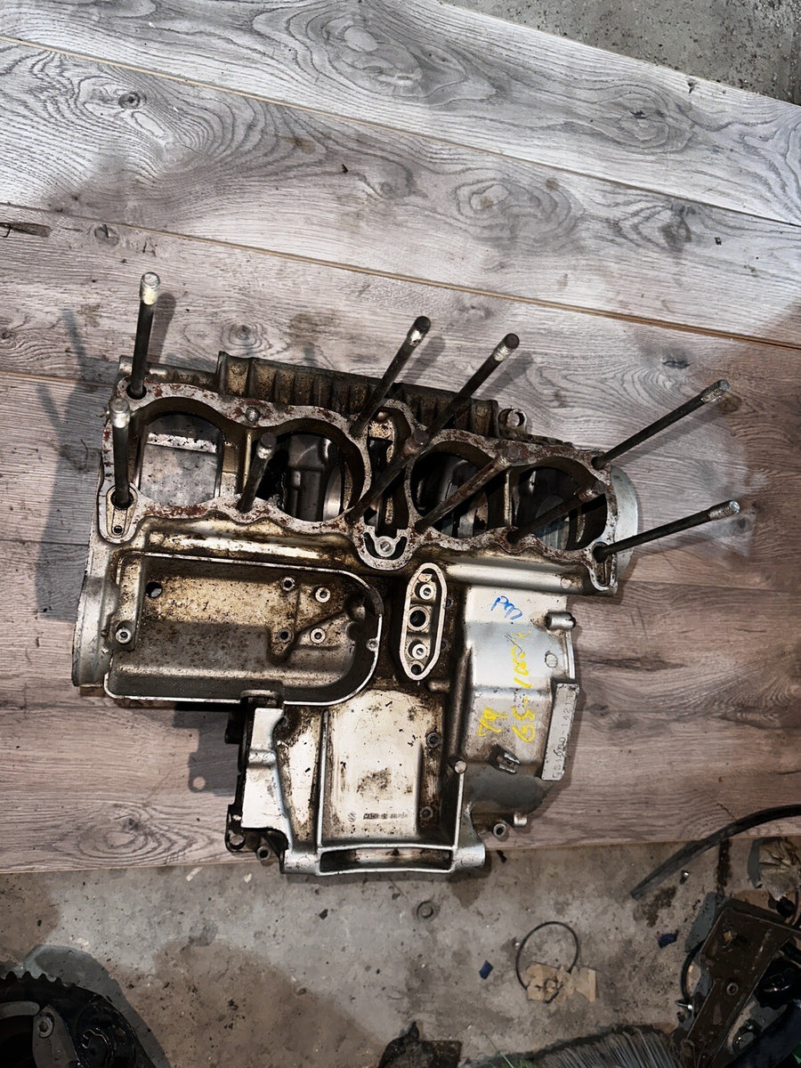 79 SUZUKI GS1000 ENGINE CRANKCASE