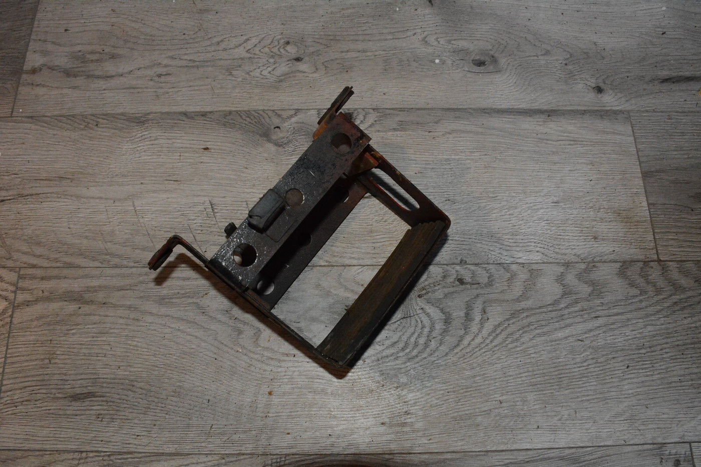 1982 Suzuki GS1000L GS1000 S700' battery box holder mount bracket tray