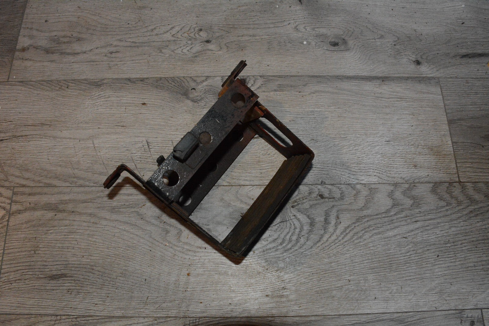 1982 Suzuki GS1000L GS1000 S700' battery box holder mount bracket tray