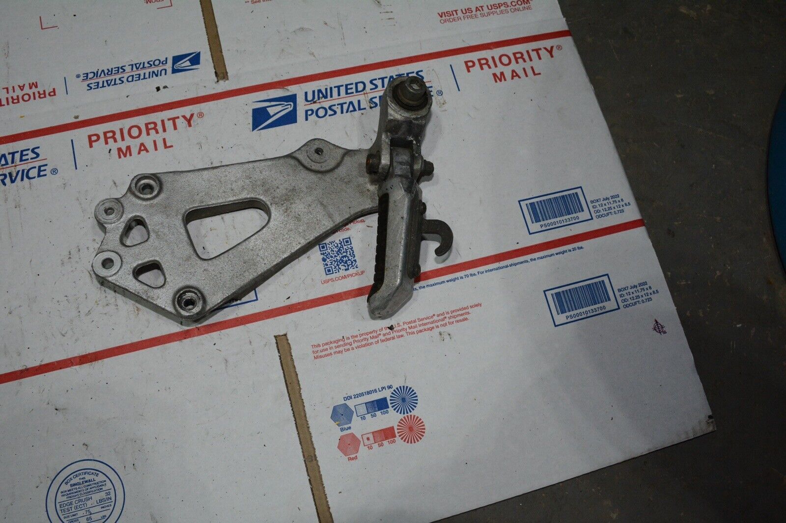 91-92 SUZUKI GSXR1100 GSXR 1100M REAR BACK PASSENGER PEG