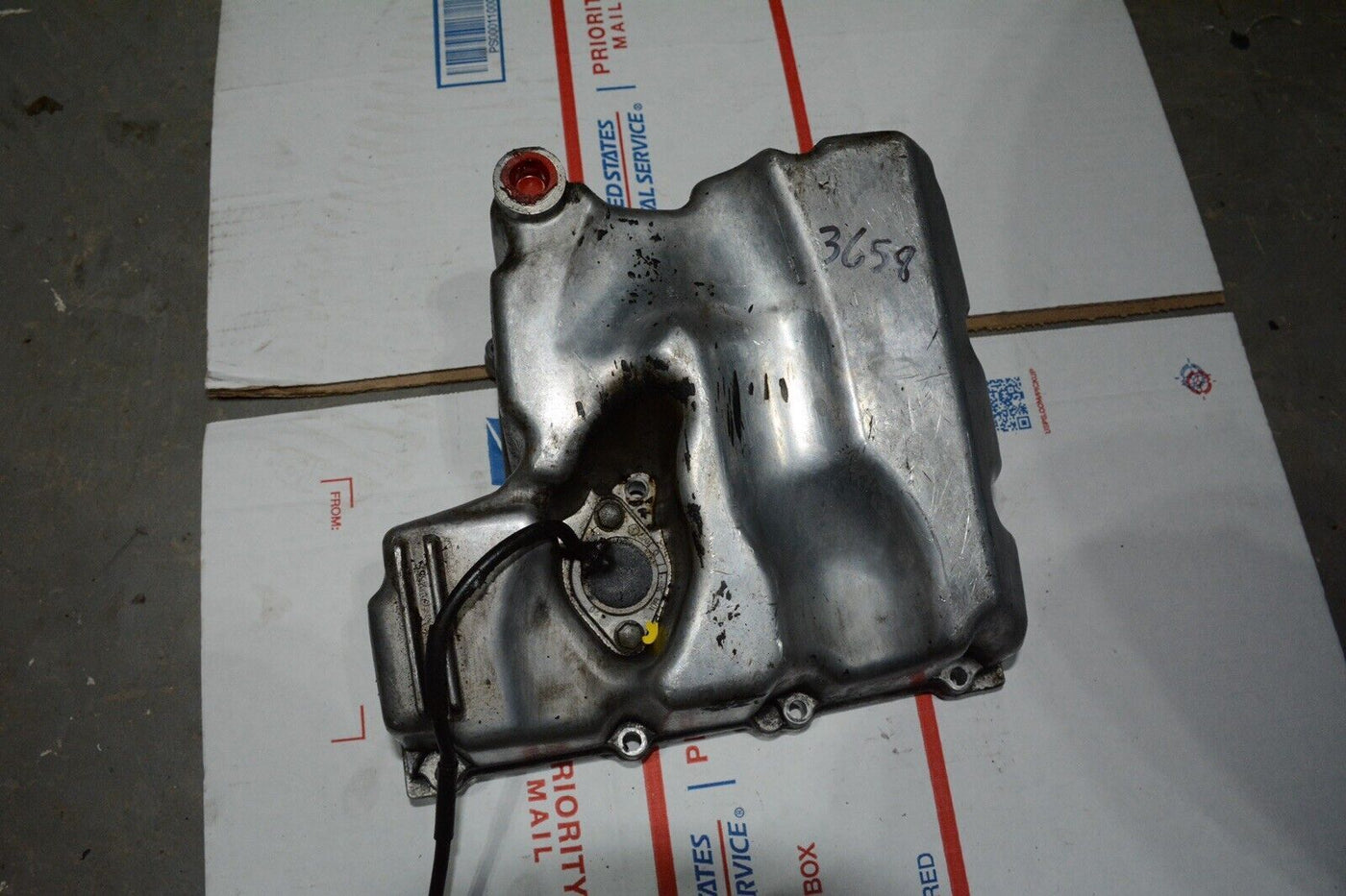 2000 YAMAHA R6 OIL PAN CASE COVER ENGINE MOTOR 99-02