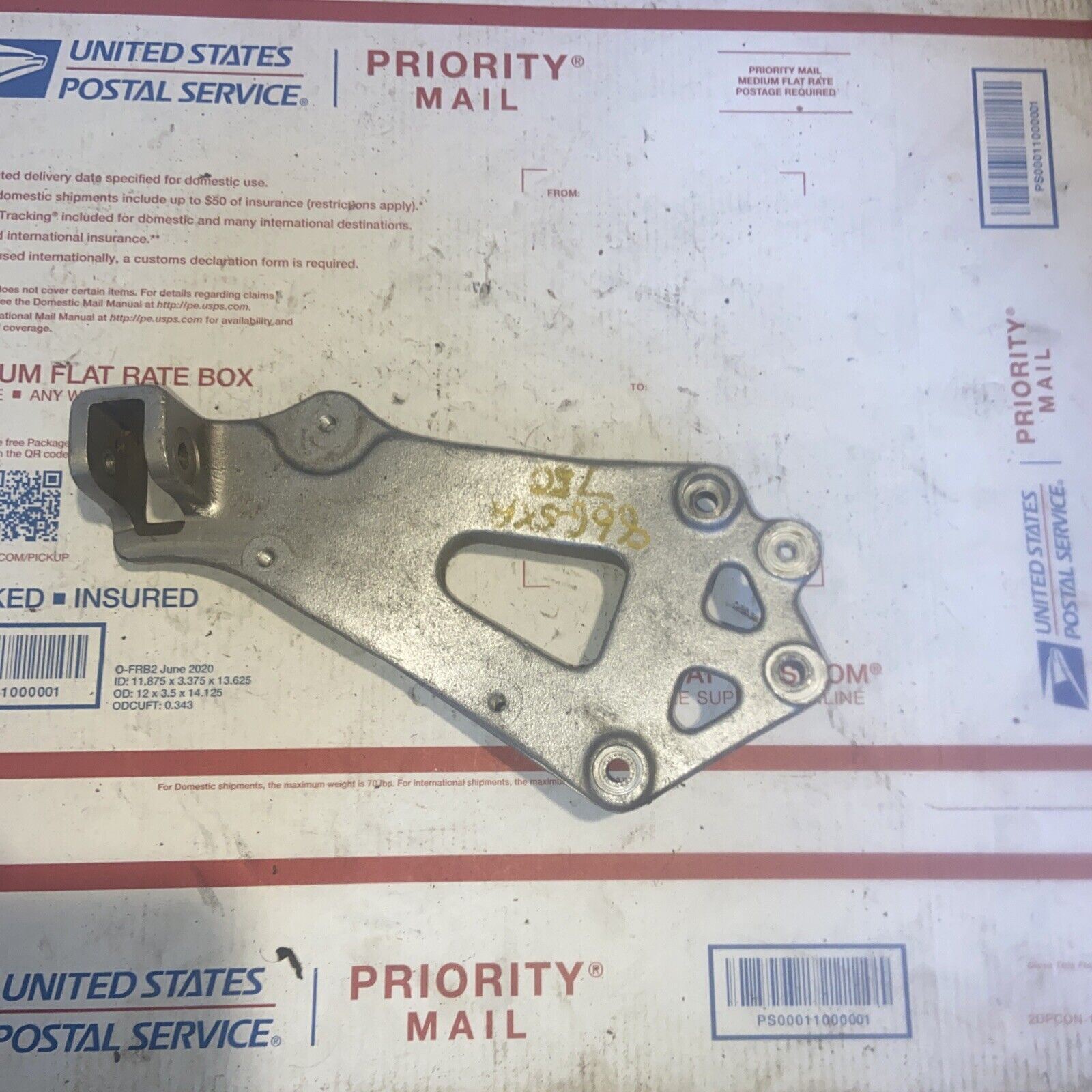 86 SUZUKI GSXR750 GSXR 1100 W FRONT Left RIDER FOOT PEG MOUNT BRACKET