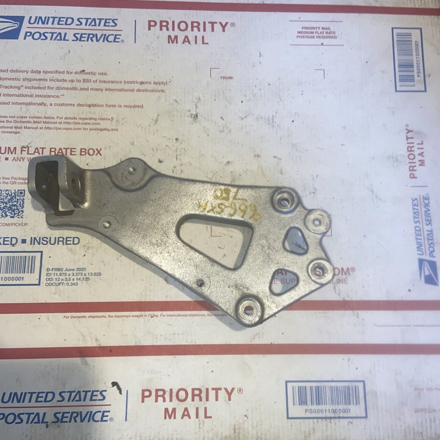 86 SUZUKI GSXR750 GSXR 1100 W FRONT Left RIDER FOOT PEG MOUNT BRACKET