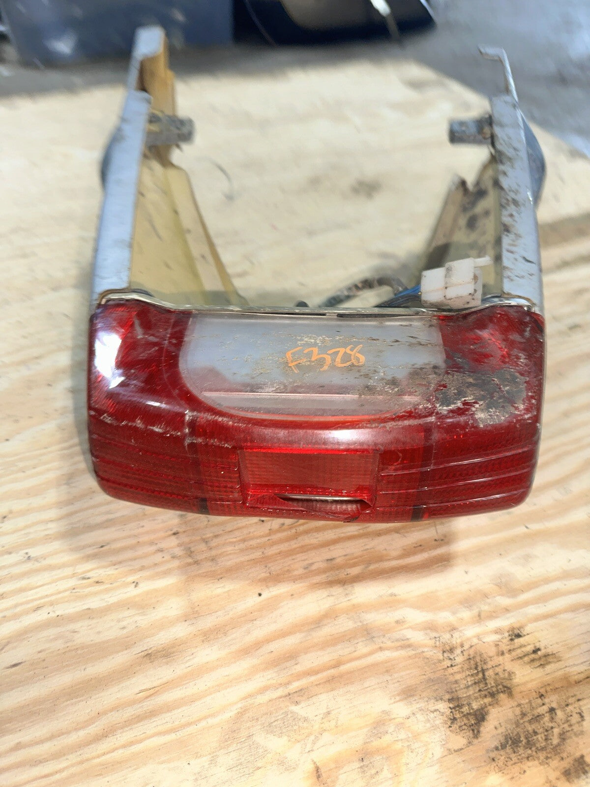 Yamaha XJ 600 - Rear Grab Handle Rack + Tail Light & Surround Panel Fairing