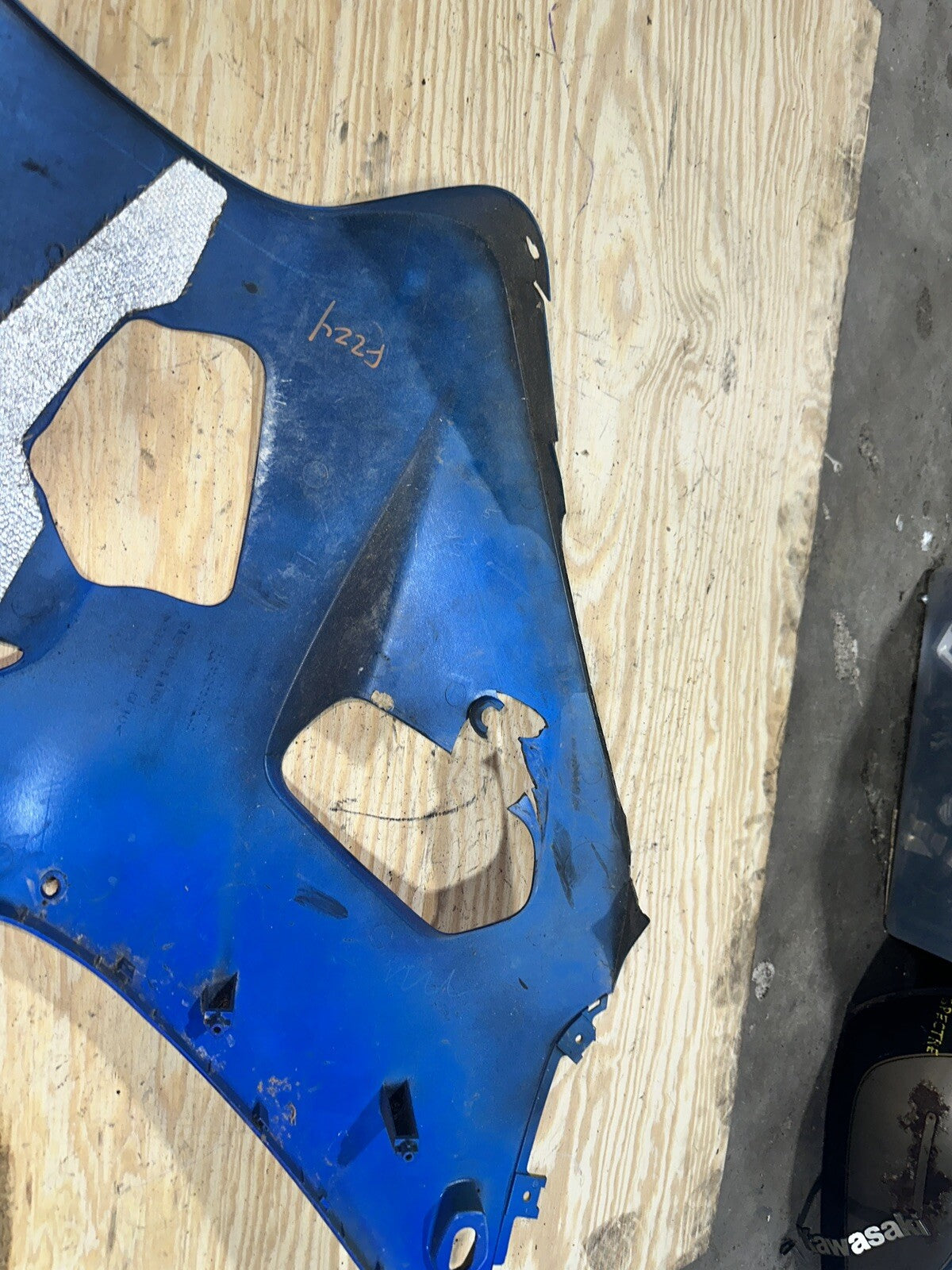 01-03 Suzuki GSXR 600-750 Left Side Fairing Cracked