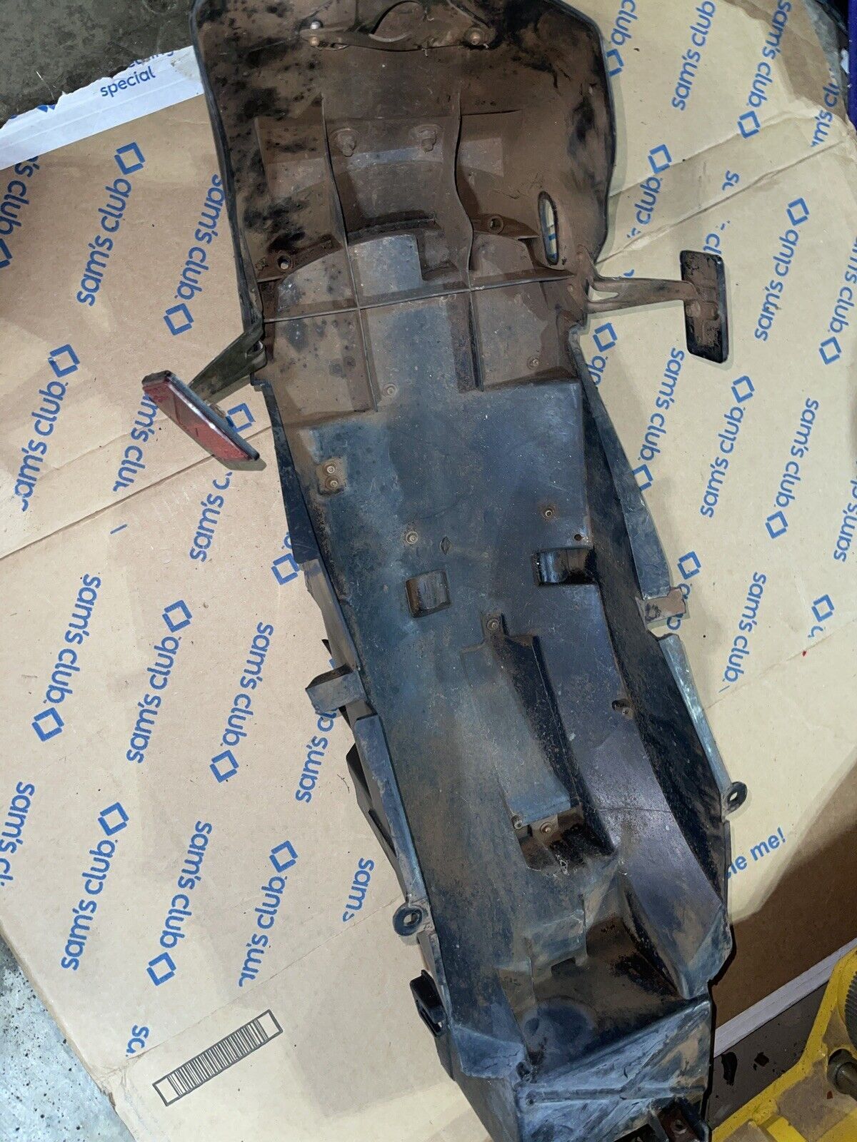 97-07 YAMAHA YZF600R REAR BACK TAIL UNDERTAIL BATTERY TRAY PLASTIC